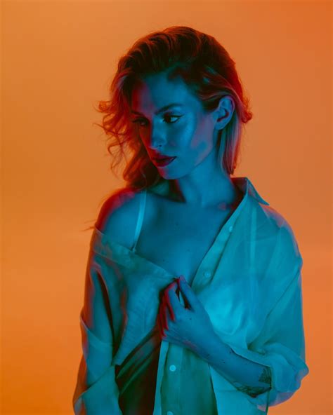 Barbara Dunkelman - Orange : r/RTGirls