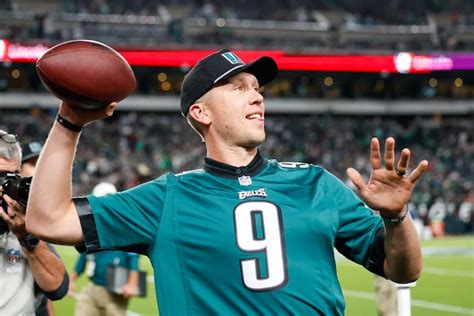 Nick Foles explains why he doesn’t have any advice for Jalen Hurts, more