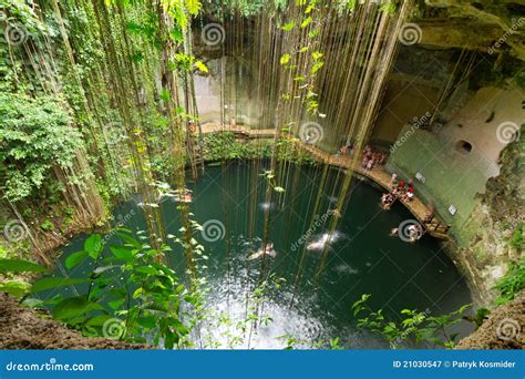 Ik-Kil Cenote stock image. Image of green, beauty, mexico - 21030547