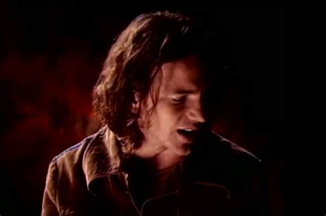 Pearl Jam publica por primera vez la versión sin censura del video de ...