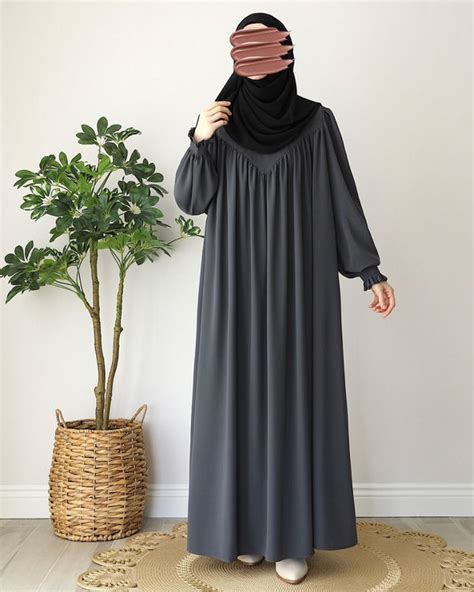 Designer Turkish Style Abaya with V-Shaped Gather – Bashariya