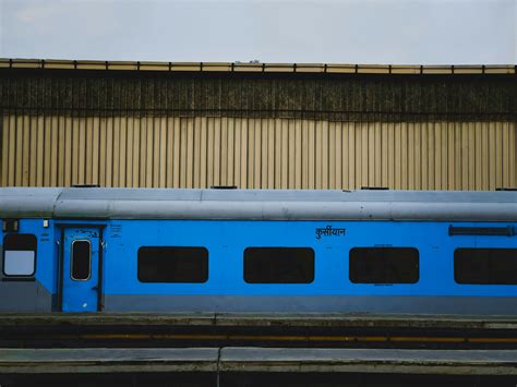 Blue Local Train 的图像结果