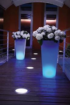 vasi illuminati per esterno vasi luminosi complementi d arredo per il giardino vasi illuminati per esterno vasi luminosi complementi d arredo per il giardino