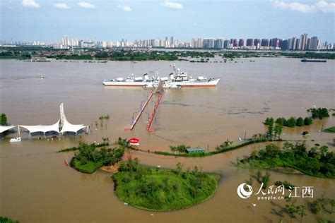 航拍：赣江南昌段水位超警 南昌舰主题公园被淹