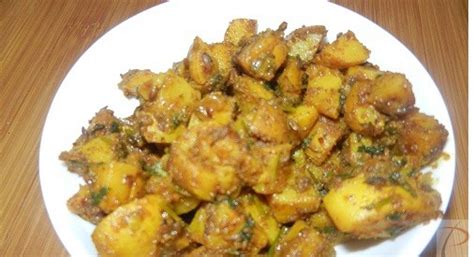 तीखे छोटे आलू बनाने की विधि Spicy Baby Potatoes Recipe - पारूल के ...