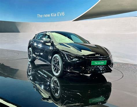 Kia India launches new EV6 priced at Rs 65.9 lakh: Here's what's new ...