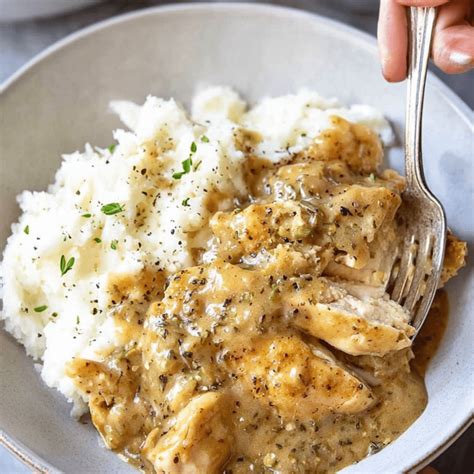 Chicken and Gravy: Ultimate Comfort Food Recipe - Yummy Temple