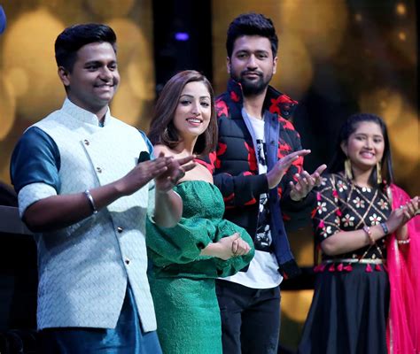 Photo Gallery: Vicky Kaushal-Yami Gautam promote 'Uri' on 'Sa Re Ga Ma ...