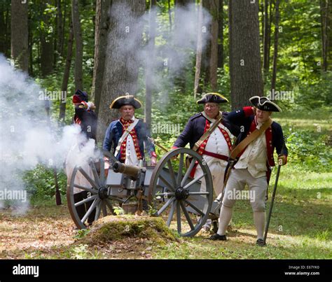 Cannon group firing a cannon (American Revolutionary War reenactors ...