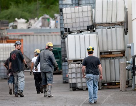 Explosion injures worker at North Portland business, SiC Processing ...