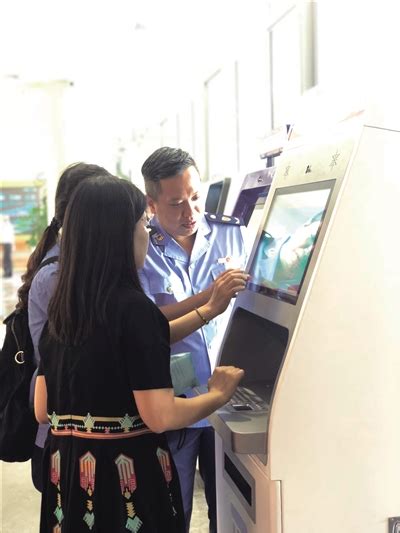 驾照、户政、出入境证件……广州41个窗口开展“一窗通办”服务_腾讯新闻