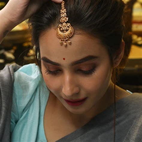 From Braids to Buns: Maang Tikka Styles for All Hair Types – Tarinika India