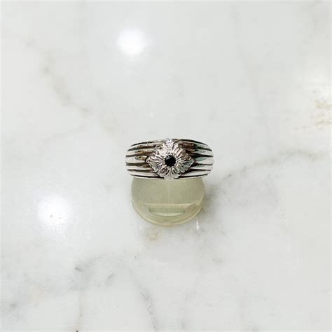 菱形のシルバーとブラックダイヤモンドの7山の月甲型シルバーリング | Akio Mori