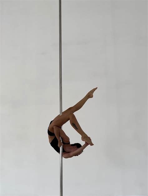 Pole dance | Танец на шесте, Танцы на пилоне, Фитнес на пилоне