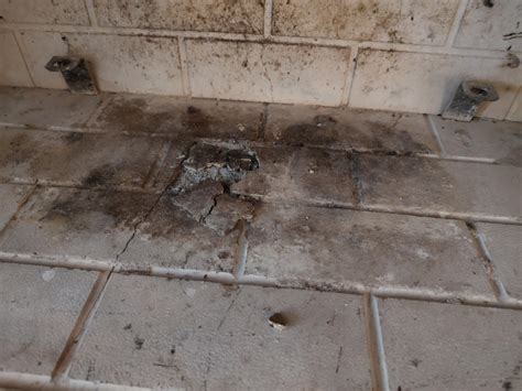 Inner hearth floor crumbling : r/Fireplaces