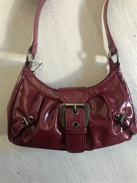 Maroon red leather buckle bag | Vintage taschen, Süße taschen ...
