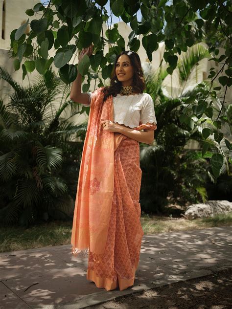 Blushing Bulbul - Peach Maheshwari Handloom Saree – Mrida