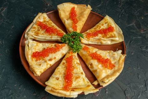 Тонкие блины с икрой и сыром. Пошаговый рецепт с фото — Ботаничка