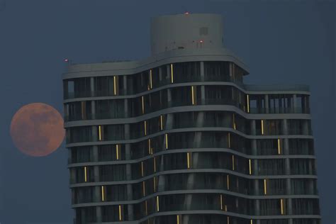 Strawberry Moon: Photos of extraordinary spectacle in the night sky ...