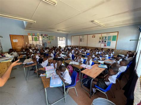 92 Grade 1 learners in a single classroom: Gauteng Education promises ...