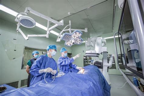 深圳首个顶级复合手术室揭牌 总投入超2000万元_广东频道_凤凰网