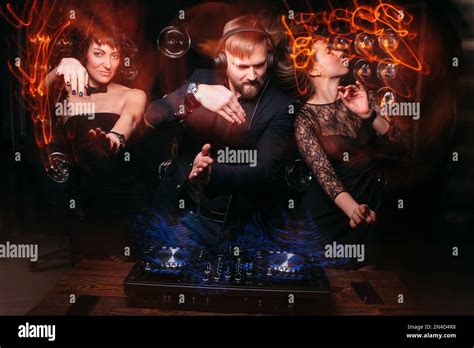 Girls Dance Music 的图像结果