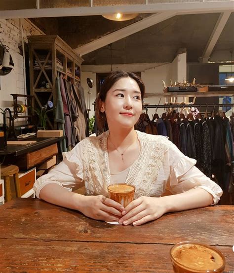10 Potret Choi Soo Jin, Aktris Musikal yang Dekat dengan Xiumin EXO