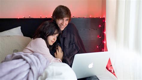 Endlich: Internet stößt TV bei Mediennutzung vom Thron - BASECAMP