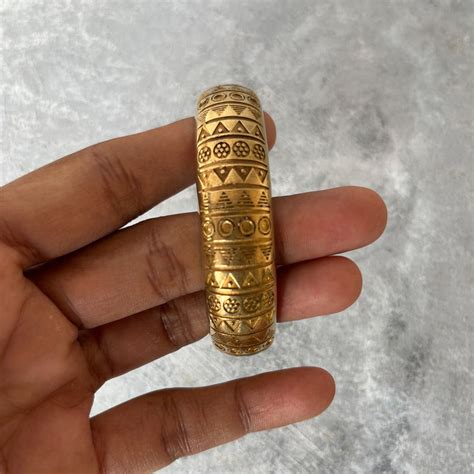 Tribal Art Bracelet Brass Tone – Urbanitii