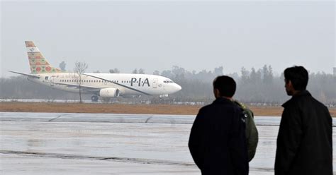 Pakistani-Origin Man Abuses Air Hostess For Objecting To Smoking In ...