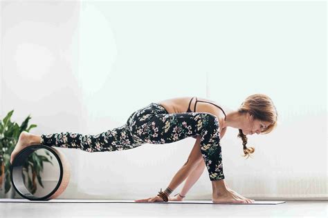 7 Best Poses to Try With a Yoga Wheel