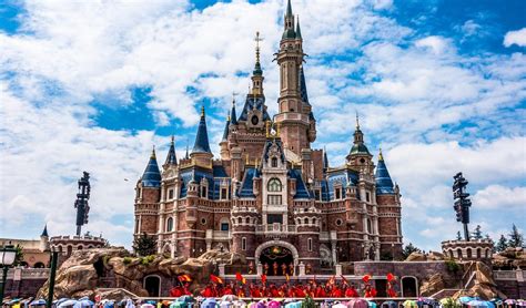 迪士尼有意在中国再建设一座乐园，哪个城市有希望落户呢？ - 哔哩哔哩