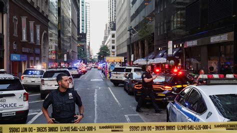 Gunman kills four, including cop at Manhattan skyscraper