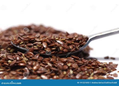 Semilla De Lino Triturada En Fondo Blanco Imagen de archivo - Imagen de alternativa, linaza ...