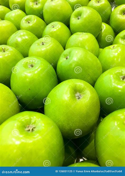 Green granny smith apples stock image. Image of food - 126031125