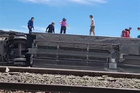 Amtrak train with 243 aboard derails in Missouri, fatalities reported