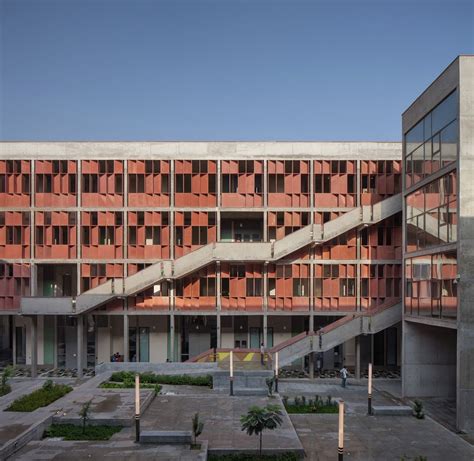 Engineering University 的图像结果