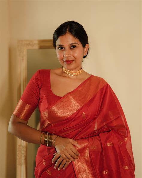 Red Maheshwari saree with morni motifs all over – Roots Handloom