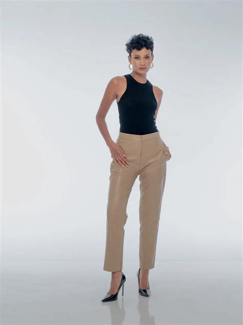 Victoria Slim Leg Pant - Sesame - Romy