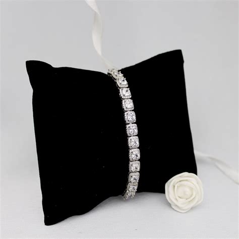 Shop for Anushka Sharma Jewellery Collection Online – GIVA