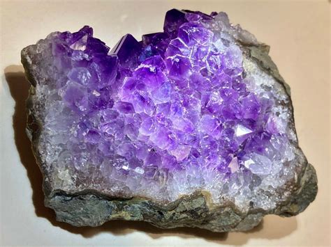 【愛の守護石♡】虹入り˚ ₊⁎ ウルグアイ産 アメジスト クラスター 原石 | Halo ︎Iris～天然石・パワーストーン～