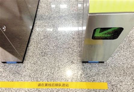 宁波地铁：刷卡时站在了黄线内 50多人被拦在闸机外_滚动新闻_温州网