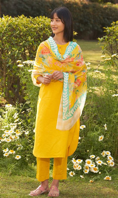 Iris Linen Yellow Solid Kurta With Pants And Stole( Set Of 3 ...