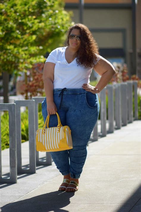 The Curvy Girl Guide: T-Shirt & Jeans Do Exist for Plus Size Girls ...