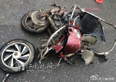 江苏无锡轿车失控撞死5人 司机被警方控制(图)|车祸|失控_新浪新闻