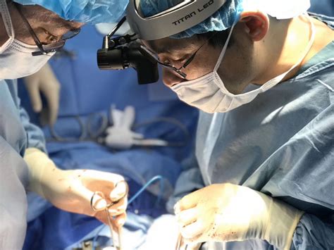 仅需一个切口，即可完成复杂肺癌手术，“胸部手术微创中的微创”中国专家共识发布
