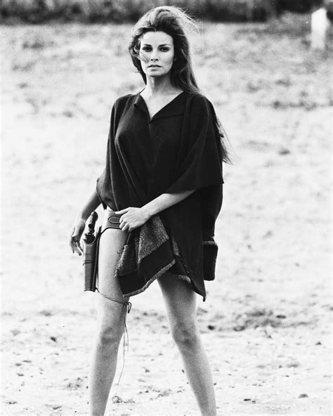 Raquel Welch Hannie Caulder Glamorous 24x36 Classic Hollywood Poster ...