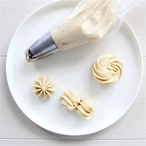 Vanilla Bean Greek Yogurt Frosting (No Powdered Sugar, No Butter) - All ...