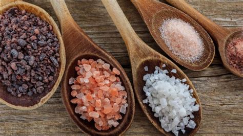 一文了解食用盐行业 食盐是一种十分重要的资源，它有着其他战略物资无法替代的地位。如果说金银天然就是货币，那么食盐天然就是商品。 食盐的地位是... - 雪球