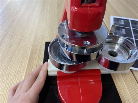 How to Use a Button Maker 的图像结果